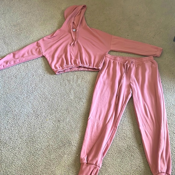 Dusty pink Fashion Nova 2piece sweat shirt and sweat pants. - Picture 1 of 6